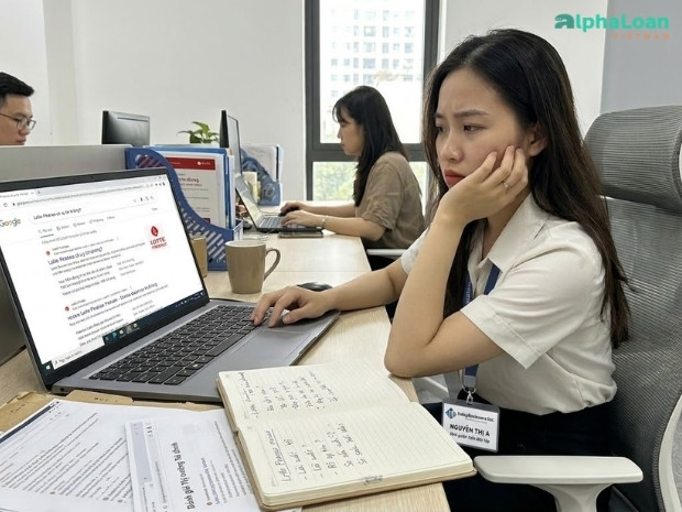 người dùng tìm hiểu về Lotte Finance trước khi vay