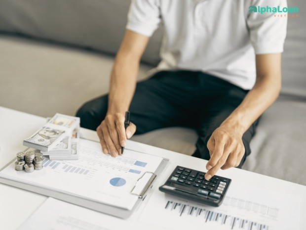 Tiền lãi vay 300 triệu phụ thuộc vào lãi suất